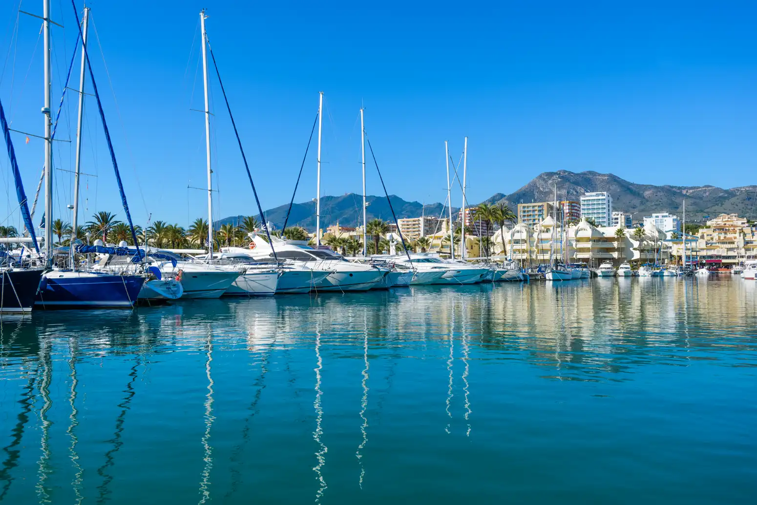 Alquiler de barco en Benalmádena con patrón